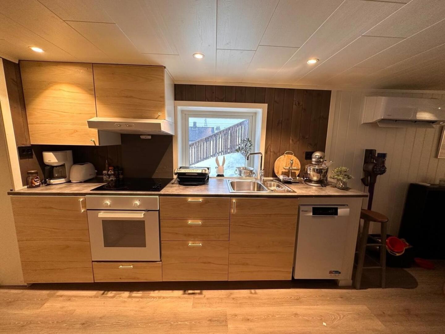 Kb Basement Apartment Sørvågen Eksteriør bilde
